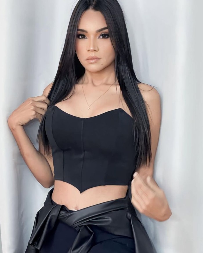 JOVENCITA REAL TAL CUAL DELGADITA DE 1,60 BESOS AMES O MILLADOIRO