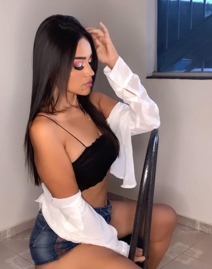 JOVENCITA REAL TAL CUAL DELGADITA DE 1,60 BESOS AMES O MILLADOIRO