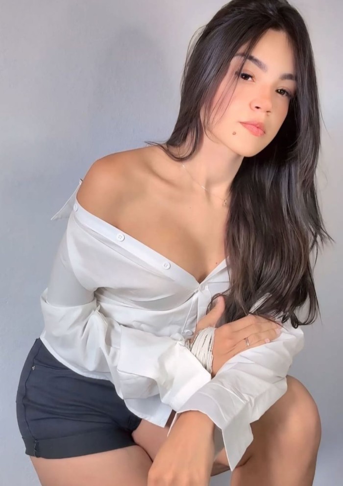 JOVENCITA REAL TAL CUAL DELGADITA DE 1,60 BESOS AMES O MILLADOIRO