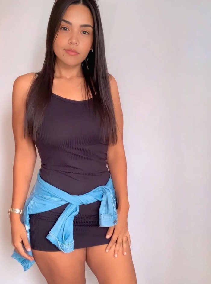 JOVENCITA REAL TAL CUAL DELGADITA DE 1,60 BESOS AMES O MILLADOIRO