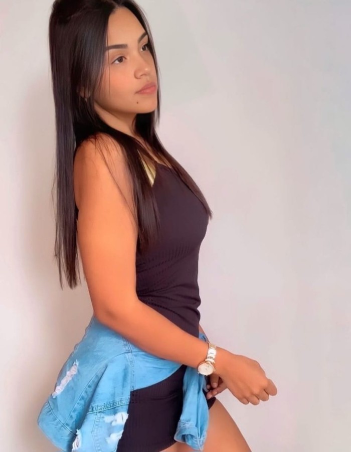 JOVENCITA REAL TAL CUAL DELGADITA DE 1,60 BESOS AMES O MILLADOIRO