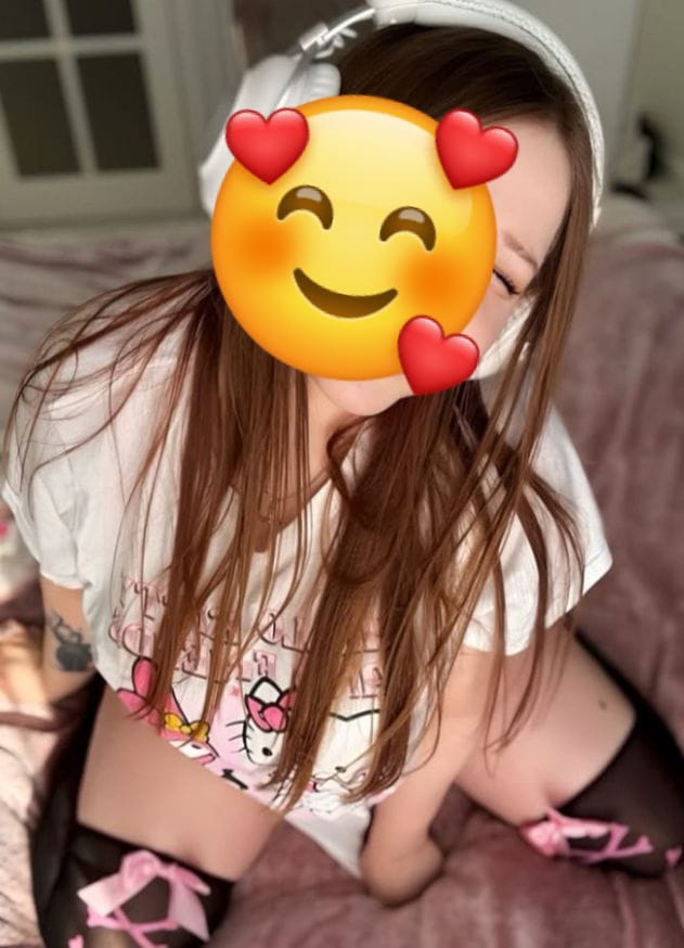 RUBITA JOVEN ..GUAPA… RELLENITA MUY CACHONDA