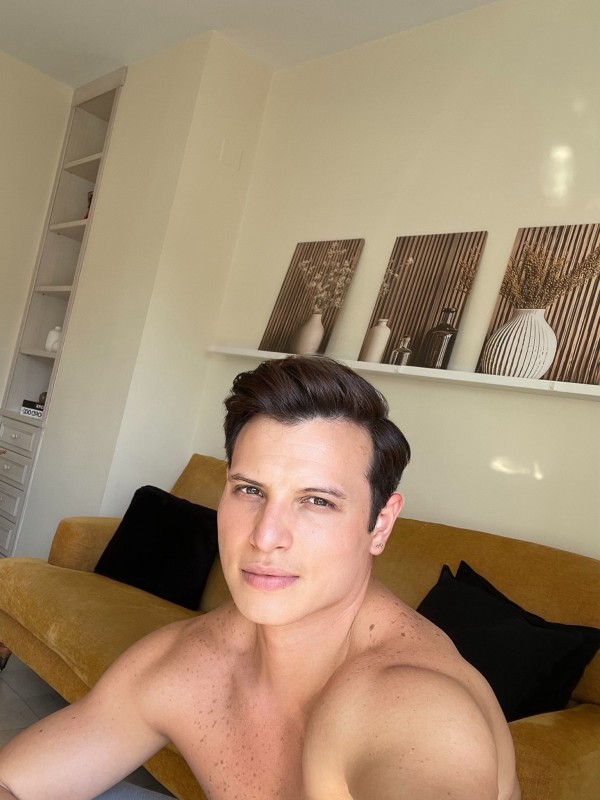 JOVENCITO GUAPO EDUCADO, PULCRO MUY DISCRETO