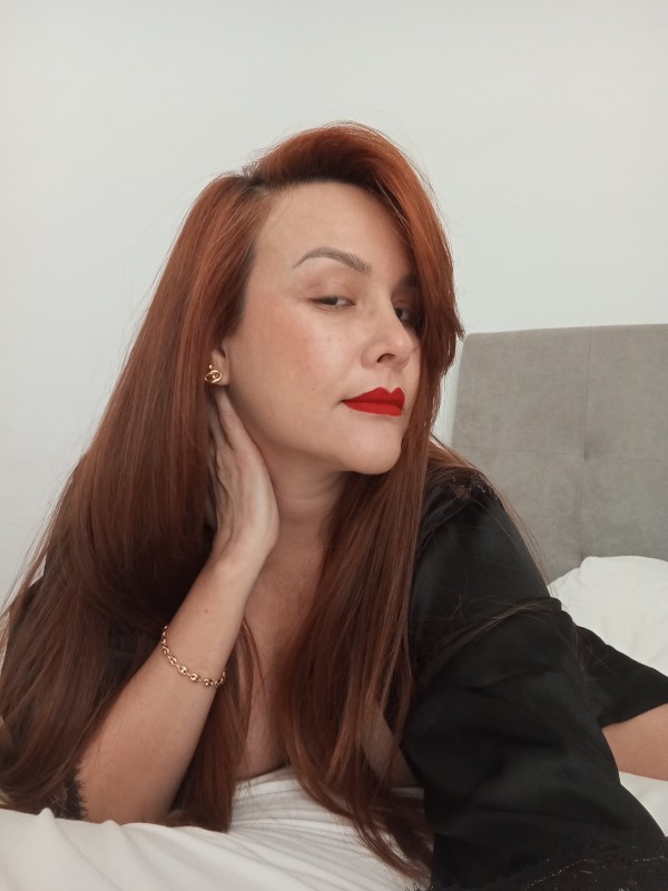 PRECIOSA ESCORT PELIROJA centro de Chiclana