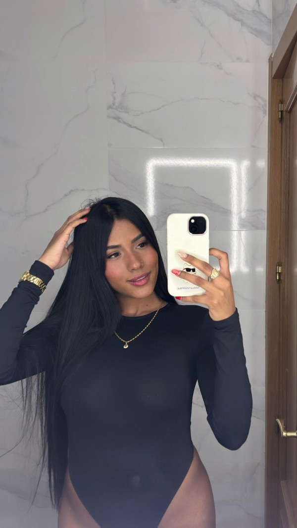 DANIELA GUAPA LLENA DE MORBO