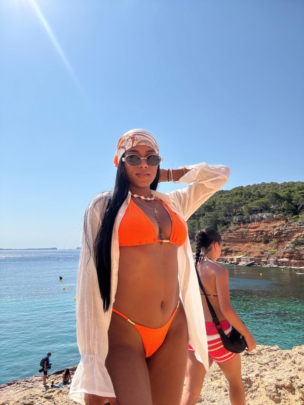 DANIELA GUAPA LLENA DE MORBO