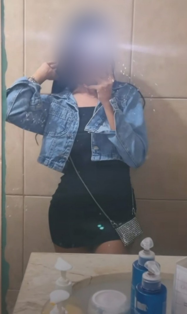 Karen chica delgada latina natural