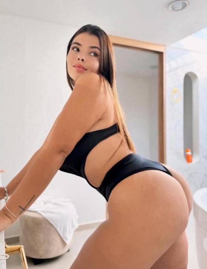 SOY UNA CHICA DE PIEL BLANCA ESTOY DISPONIBLE AMOR