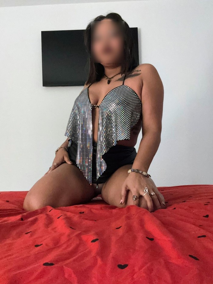 SEXY MORENA EN BILBAO, UNA CITA EXPLOSIVA!