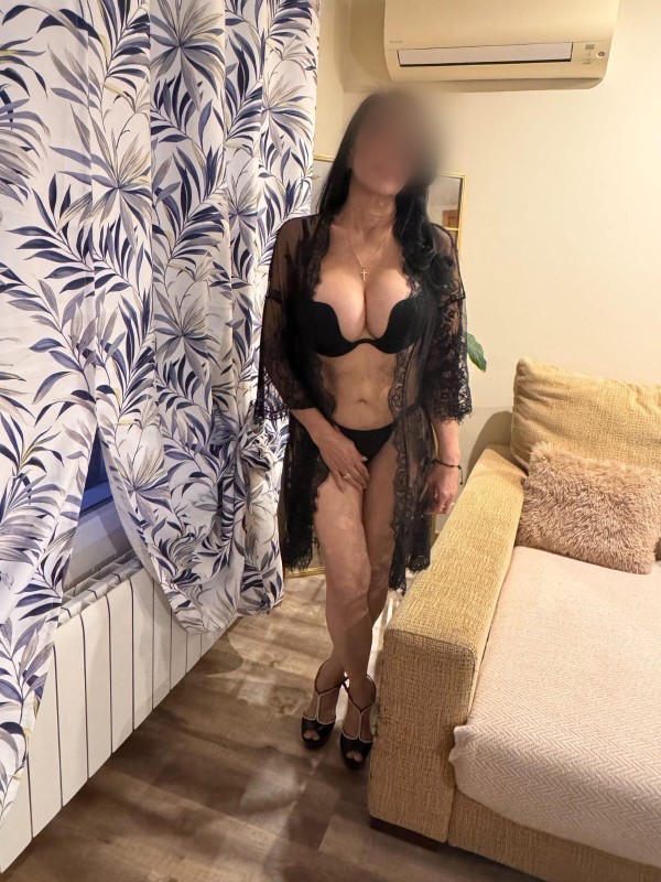 MADURITA COLOMBIANA CON CURVAS Y MI HERMANA GEMELA