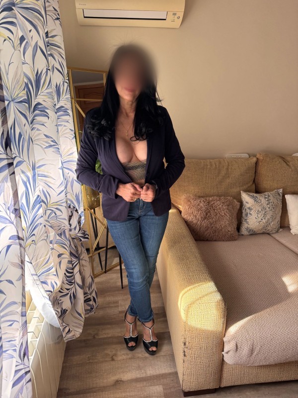 MADURITA COLOMBIANA CON CURVAS Y MI HERMANA GEMELA