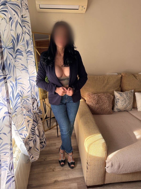 MADURITA COLOMBIANA CON CURVAS Y MI HERMANA GEMELA