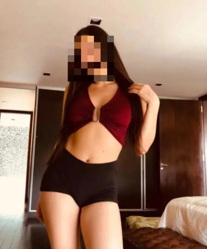 FLAQUITA MORENITA GUAPA EN 21 AÑOS GERONA