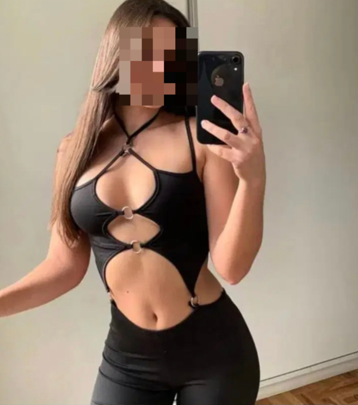 FLAQUITA MORENITA GUAPA EN 21 AÑOS GERONA