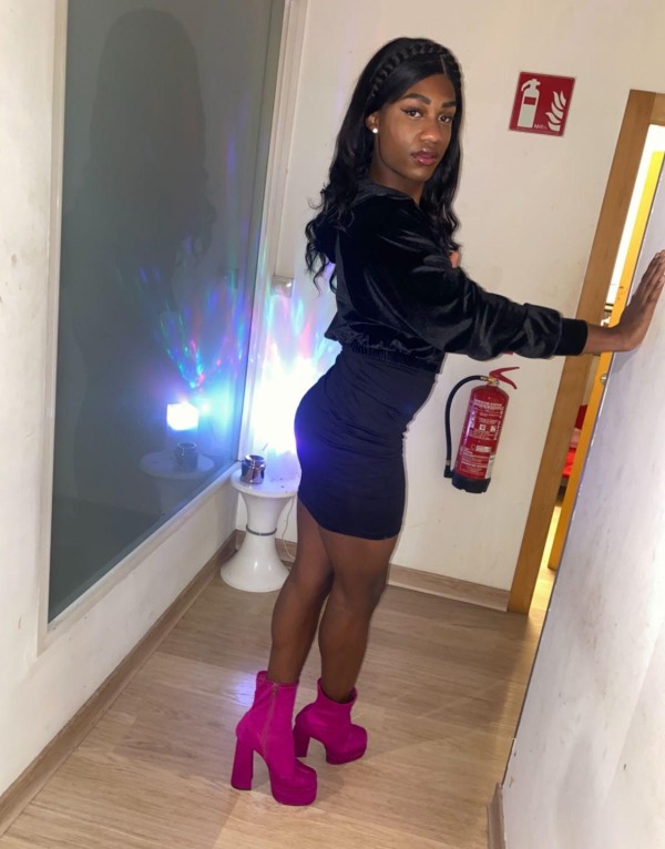 TRANS VERSATIL CON UN POLLON QUE TE DEJARAS SI ALI