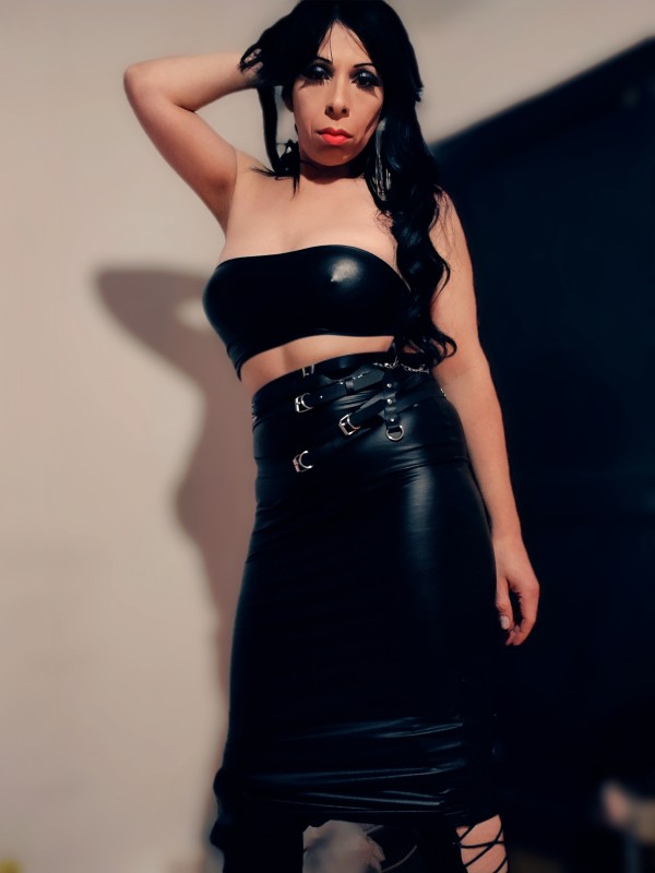 Sonia TS, Morenaza femenina elegante muy simpática