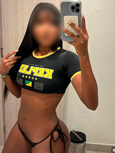 Quiero quedarme desnuda contigo ahora mismo