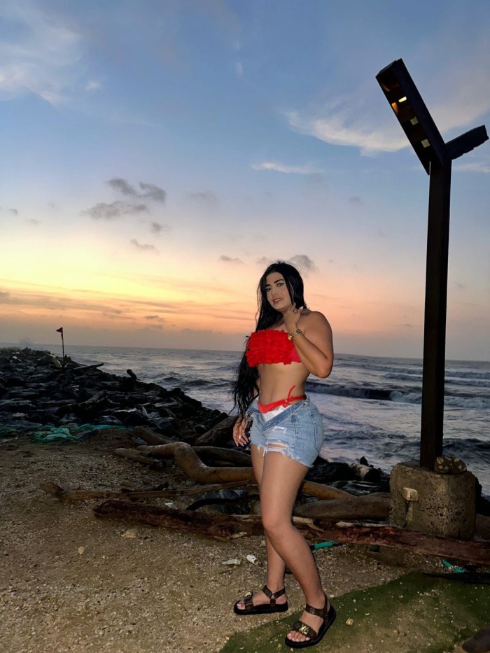 mujer que disfruta de provocar y ser deseada