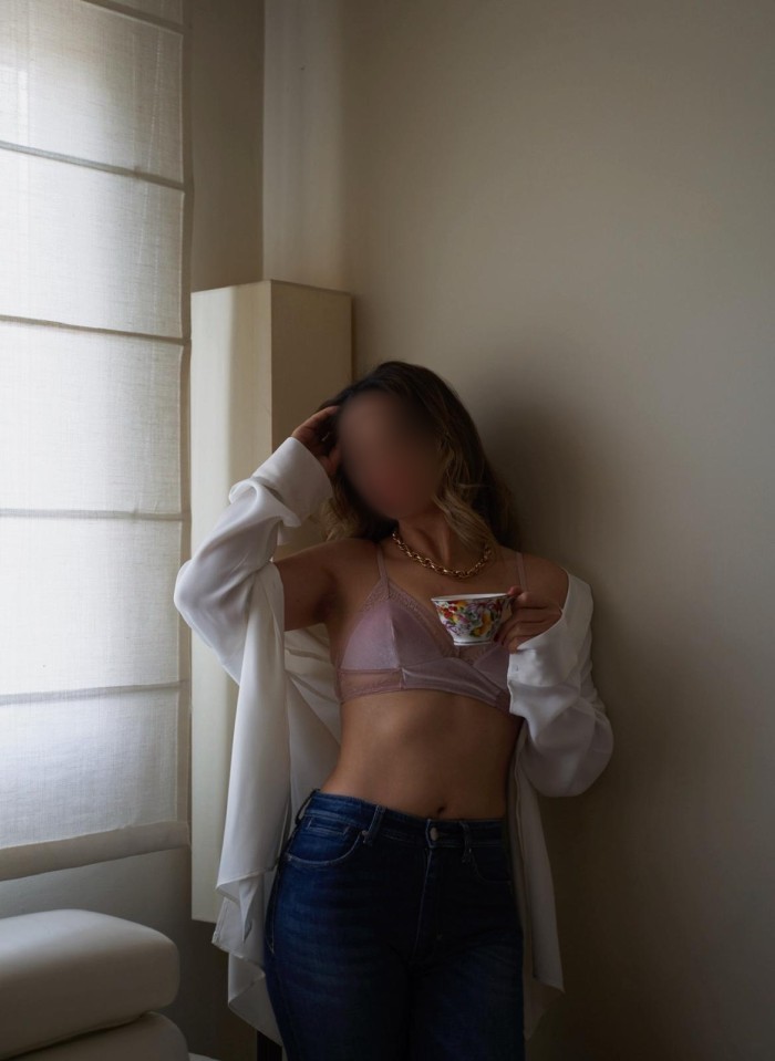 VALENTINA BELLEZA ESPAÑOLA SOLO SALIDAS A HOTELES