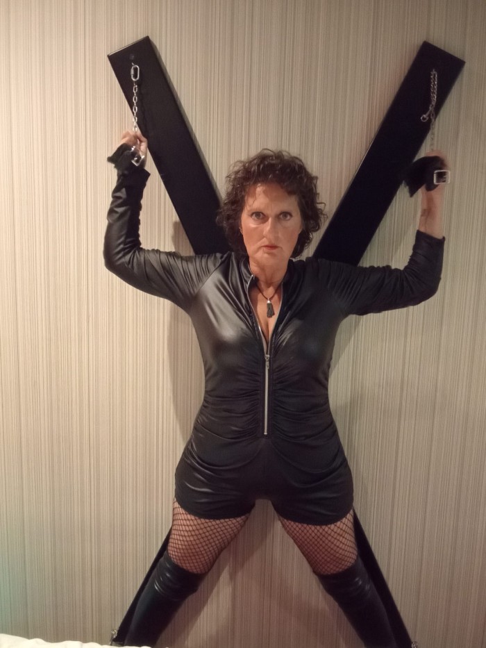 HUMILLACIÓN FETICHES SCAT JOI CORNUDO LLUVIA DORAD