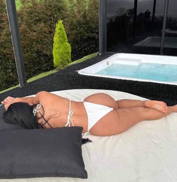 Exclusiva Latina todo un lujo llamame Quedamos LAS HUESAS