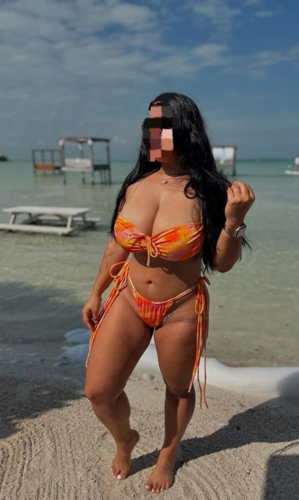 Exclusiva Latina todo un lujo llamame Quedamos LAS HUESAS