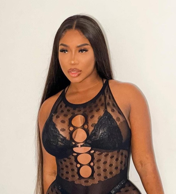 EN SALT ENCANTADORA ARDIENTE DESEOSA DE SEXO