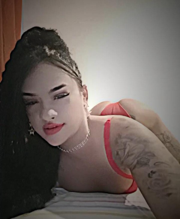 Trans adicta al sexo y fiestera y sola en mi departamento.