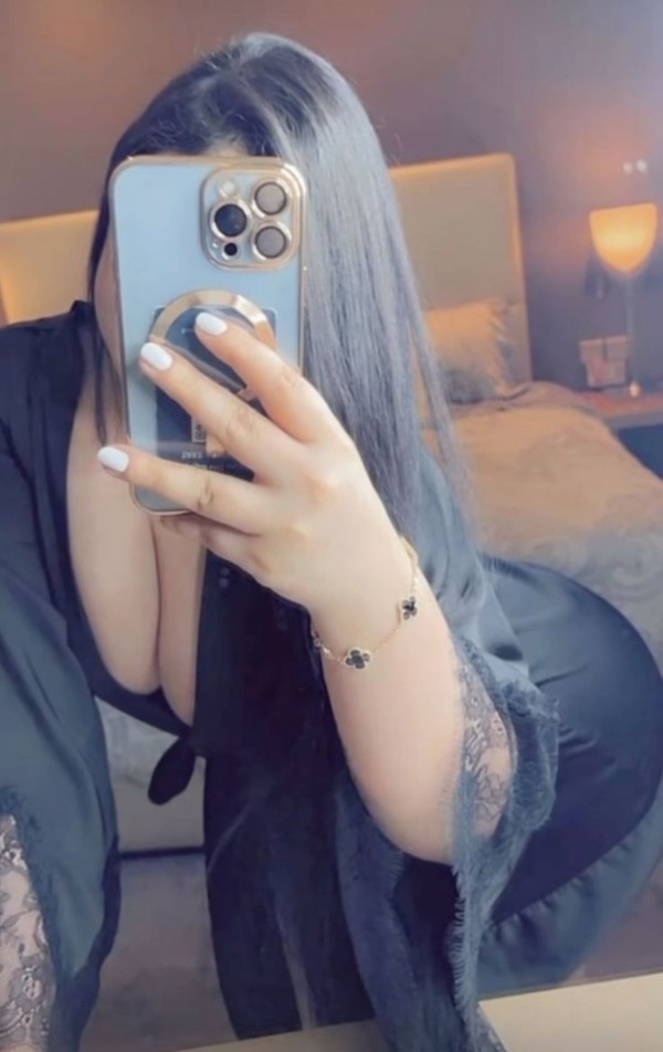 MICAELA 22 AÑITOS TÚ CHICA ARDIENTE POR PRIMERA VEZ EN IBIZA