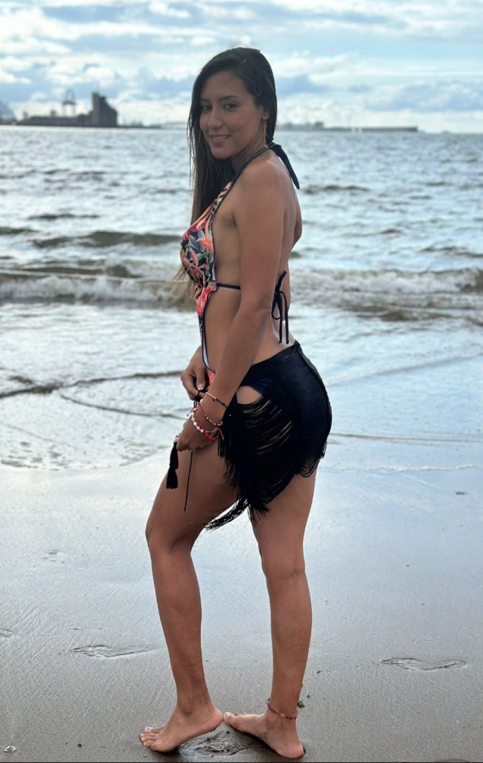 Joven colombiana con muchas ganas de que me FOLLES