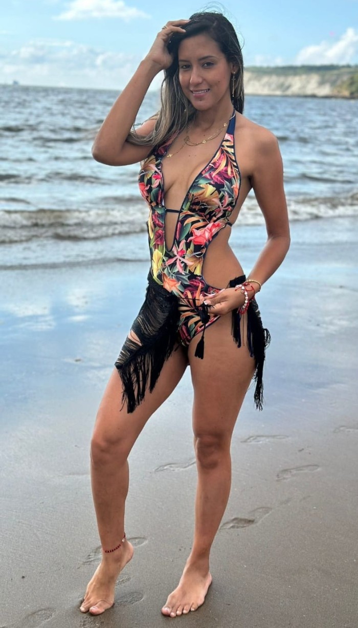 Joven colombiana con muchas ganas de que me FOLLES