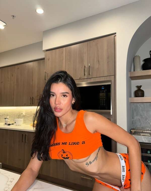 NO LO PIENSES QUEDATE CONMIGO PASANDOLA SUPER