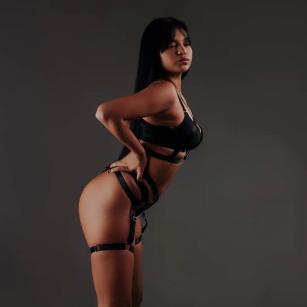 CHICAS JÓVENES, GUAPAS Y CON PRESENCIA VIP