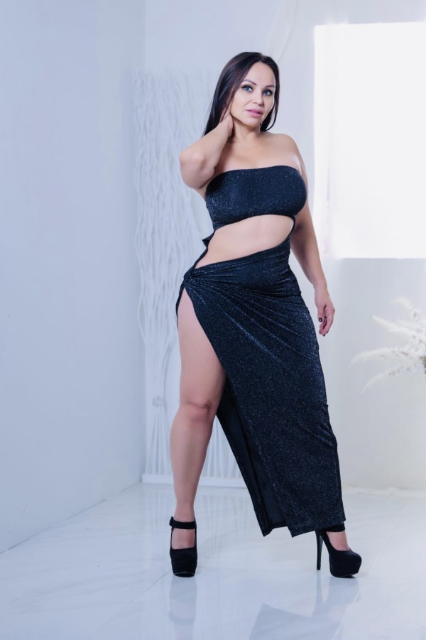 CHICAS JÓVENES, GUAPAS Y CON PRESENCIA VIP