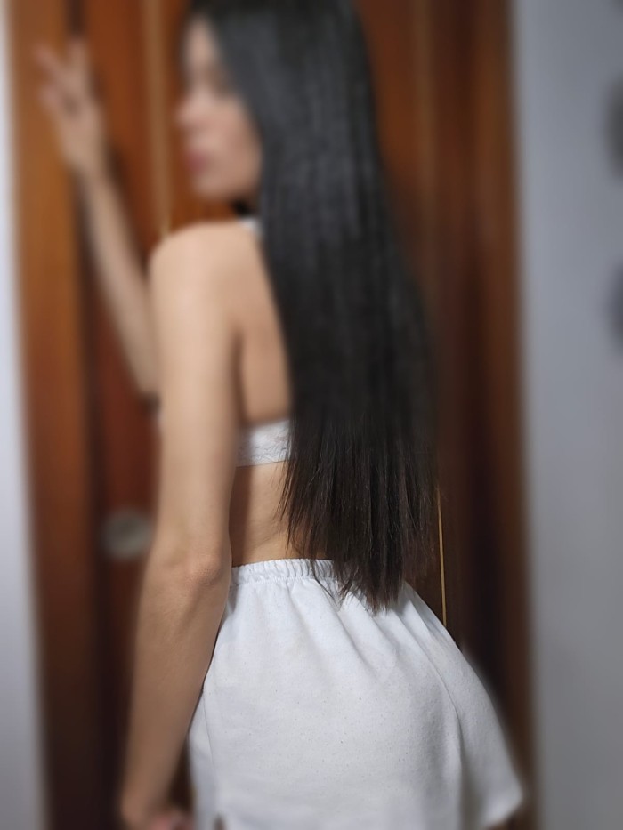 CHIQUILLA SEXY ARDIENTE DE CURVAS UNICAS LLENA DE FOGOSIDAD NOVEDAD