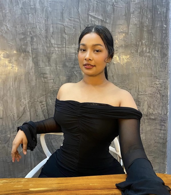 Me pongo putisima mamando una buena polla