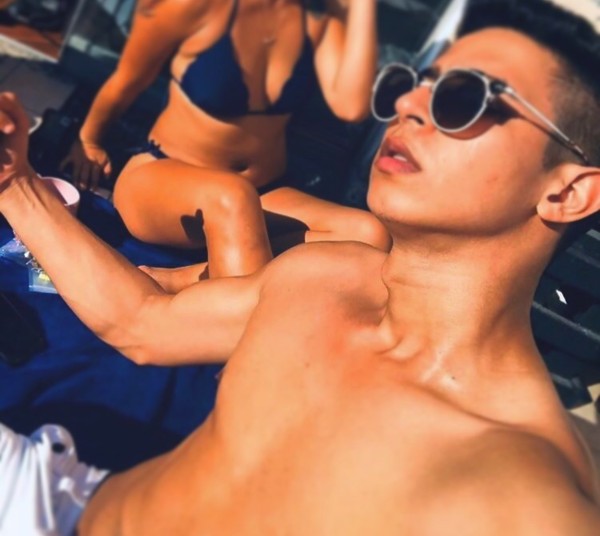 Venezolano24años, Mateo jovencito de cuerpo y mirada sexy; masaje a chicos