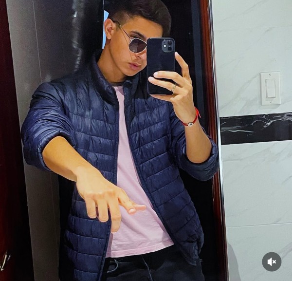 Venezolano24años, Mateo jovencito de cuerpo y mirada sexy; masaje a chicos