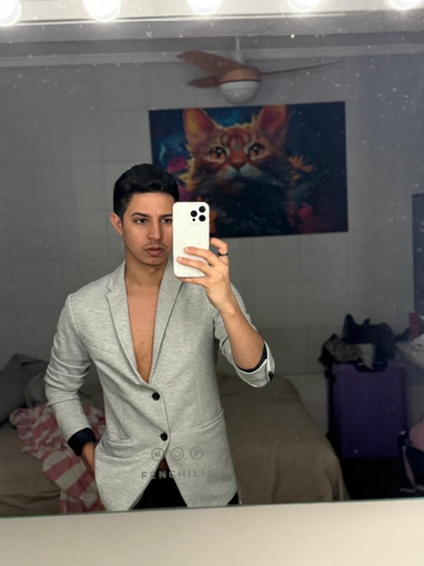 Venezolano24años, Mateo jovencito de cuerpo y mirada sexy; masaje a chicos