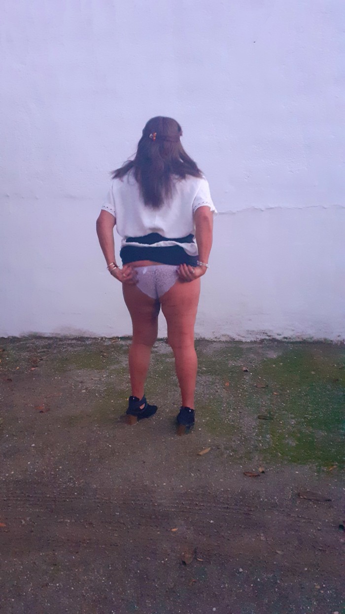 Hombre madurito bisex se viste de mujer