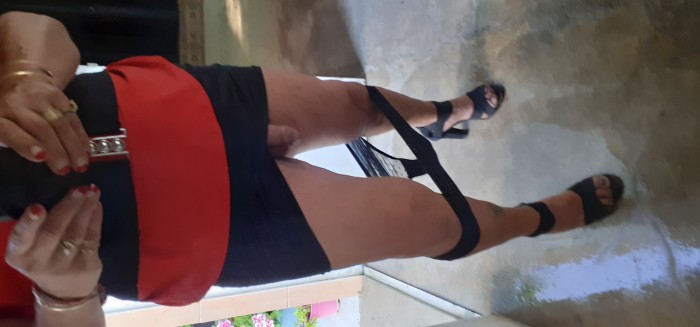 Hombre madurito bisex se viste de mujer