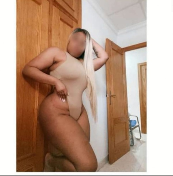 Curvy Lic.en Extrema Garganta profunda ensalivada fiestera sensual