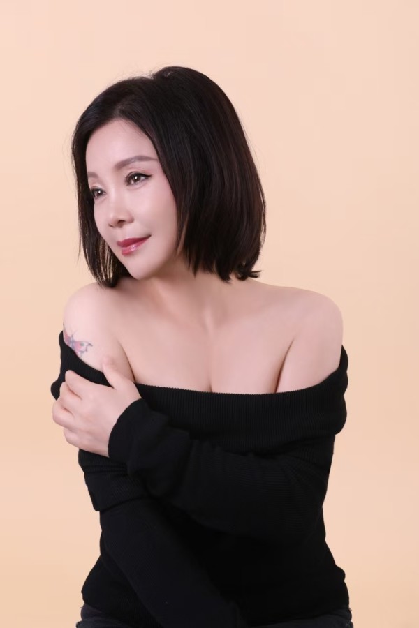 3chica Nueva china Orientale jovenes en ibiza FOTO real