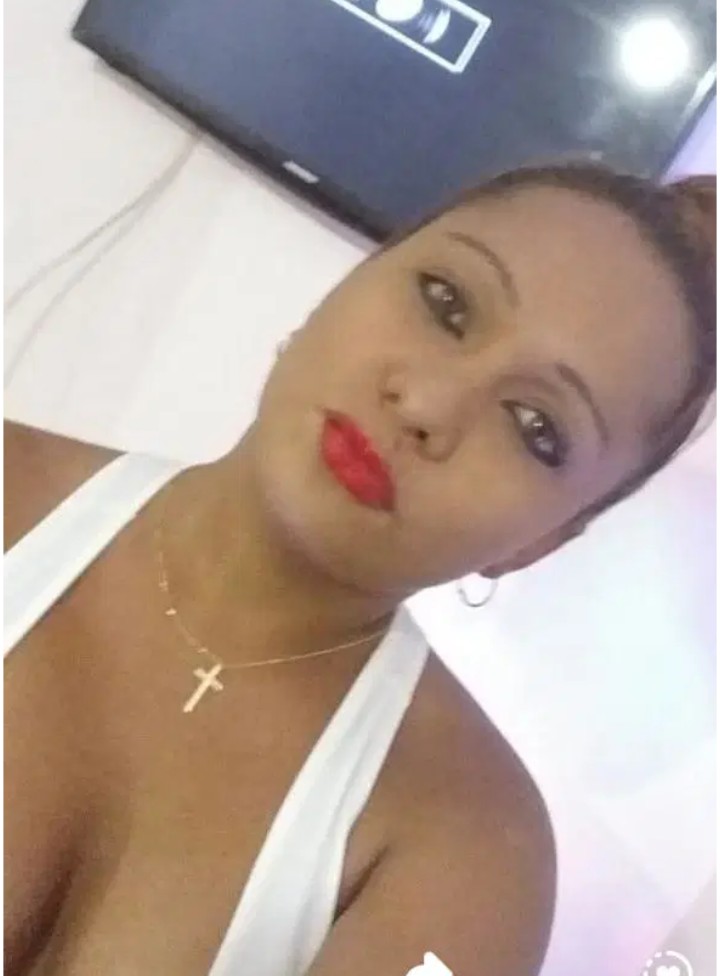 Bella travesti viciosa completa