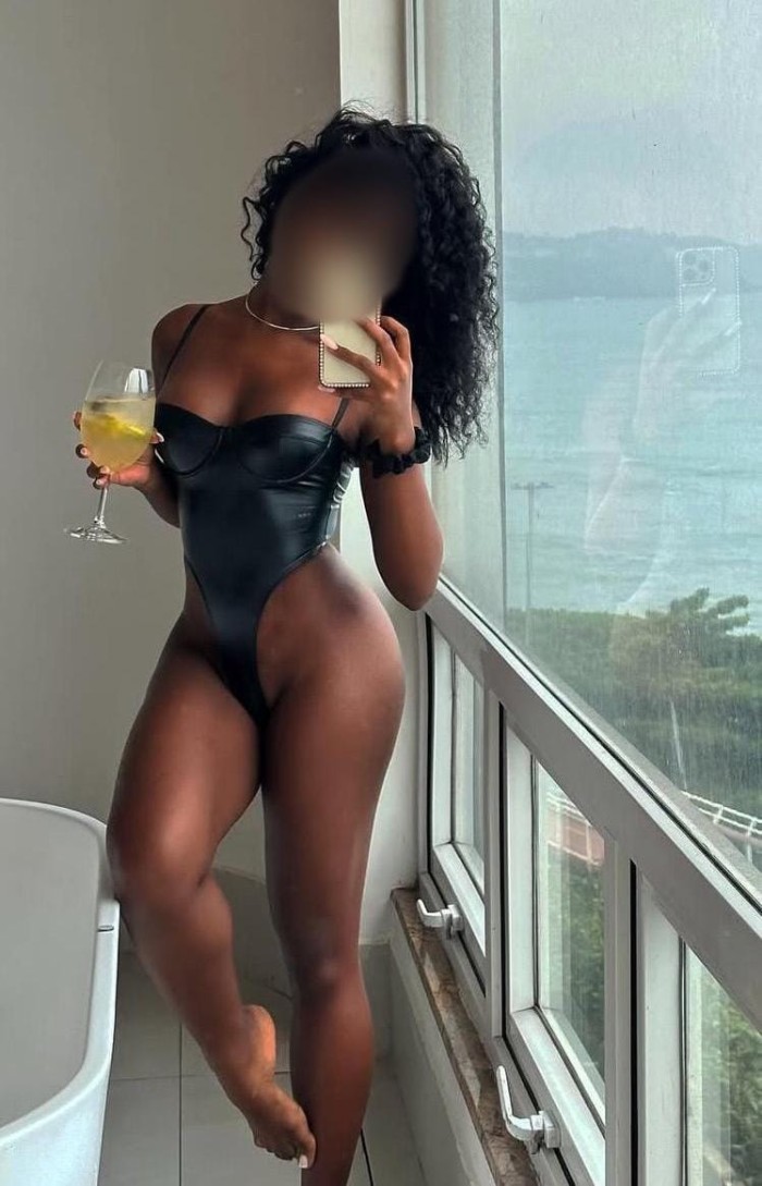 DOMINICANA CON GANAS DE LUJURIA VIP