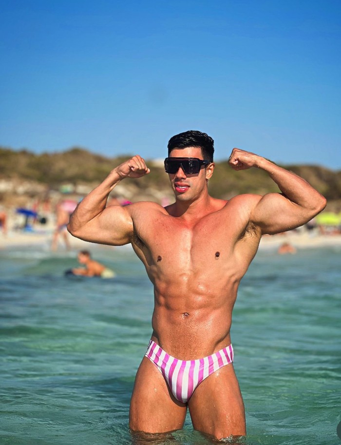 LATINO POLLON LECHERO CUMPLO TUS MORBOS Y FANTASIA