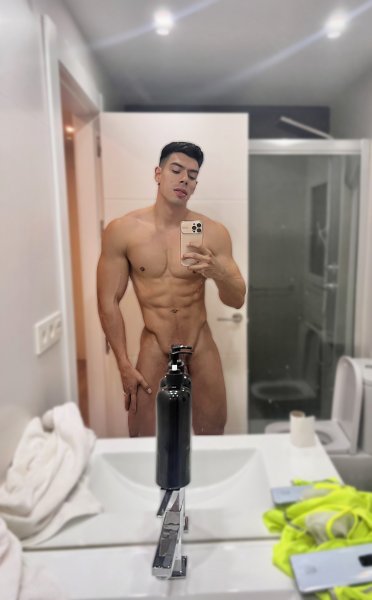 LATINO POLLON LECHERO CUMPLO TUS FANTASIA