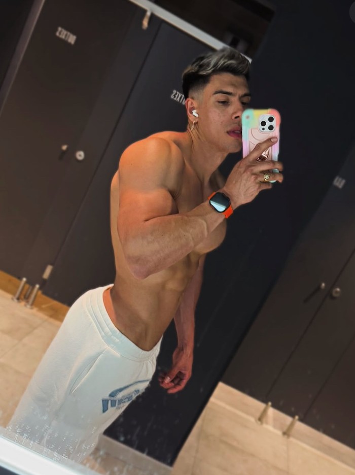 LATINO POLLON LECHERO CUMPLO TUS FANTASIA