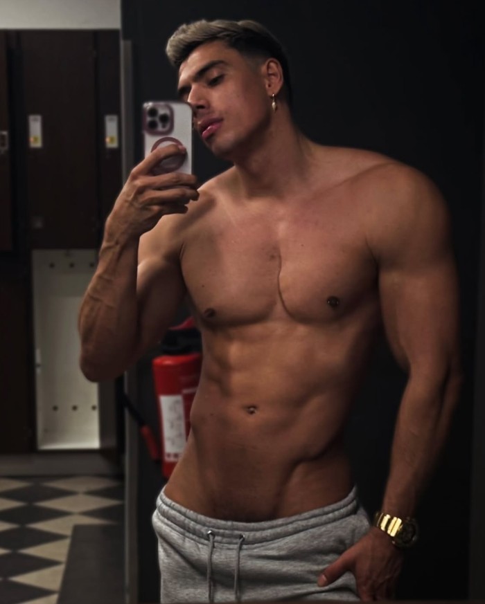 LATINO POLLON LECHERO CUMPLO TUS FANTASIA