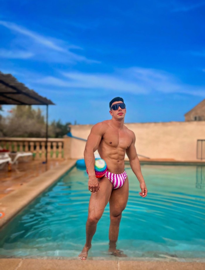 LATINO POLLON LECHERO CUMPLO TUS FANTASIA